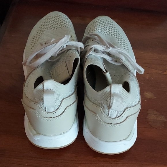 New Balance Cream Sneakers - Picture 4 of 5
